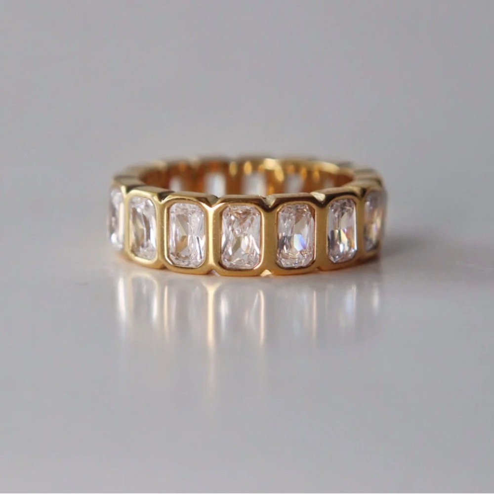 Elegant Gold and Silver Women's Ring